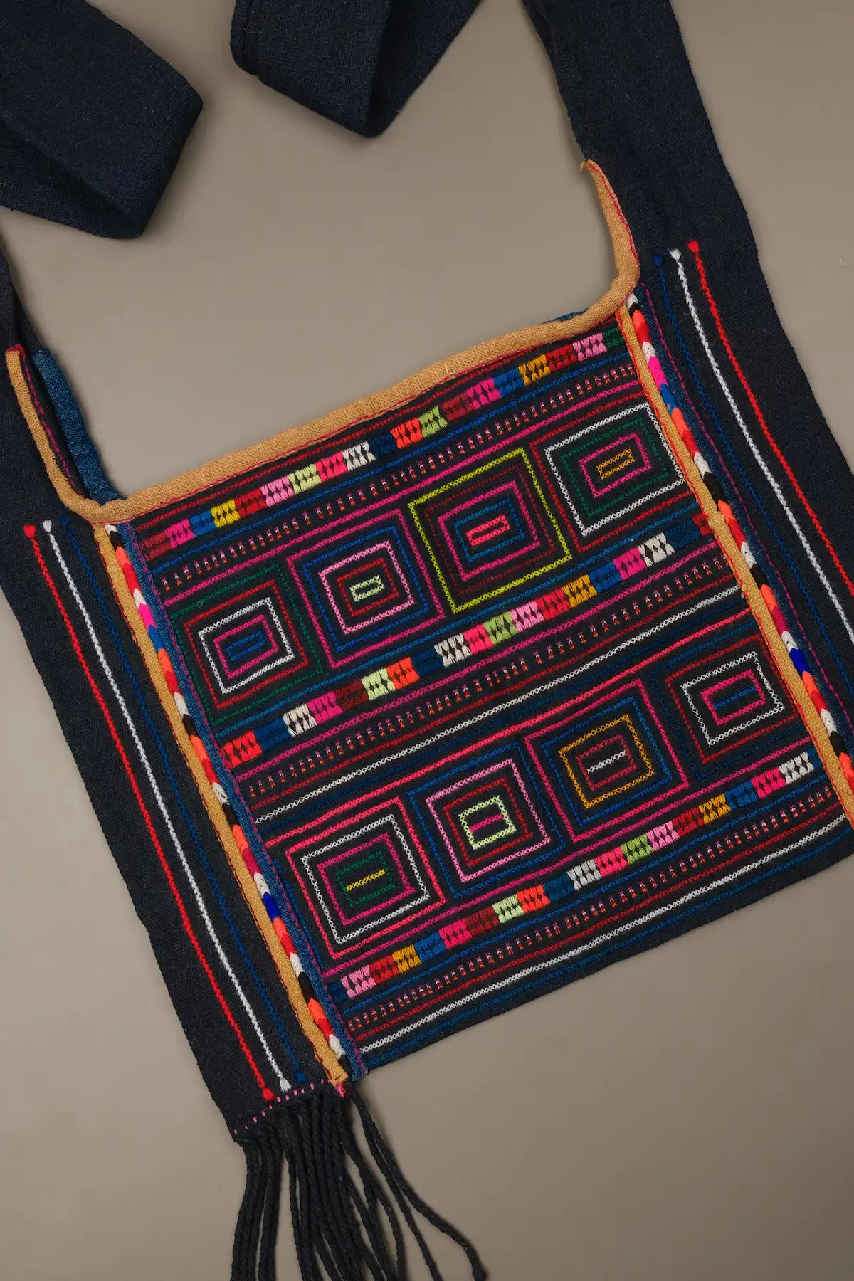 「VINTAGE」Hani Totem Bag - Hand Embroidery & Weaving