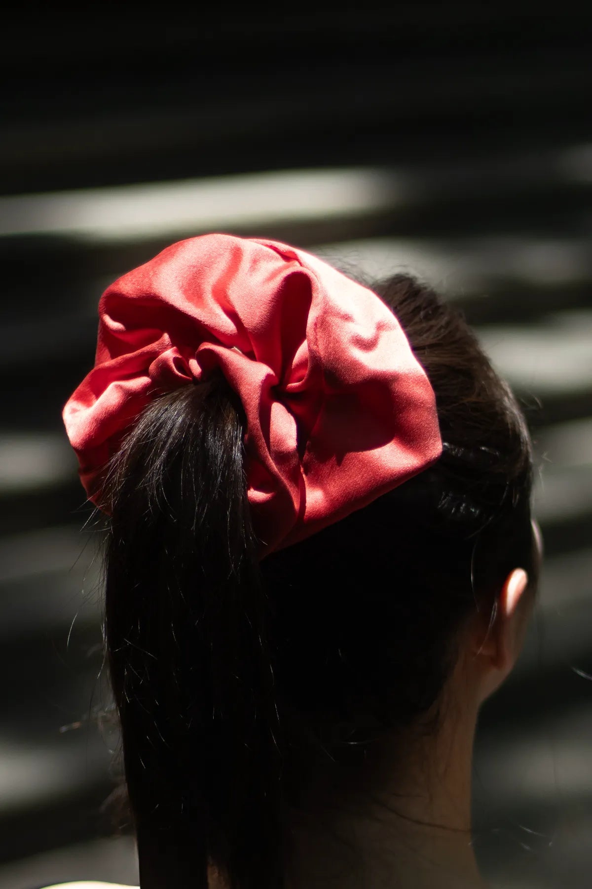 OneColours-sappan-wood-silk-charmeuse-scrunchie-3