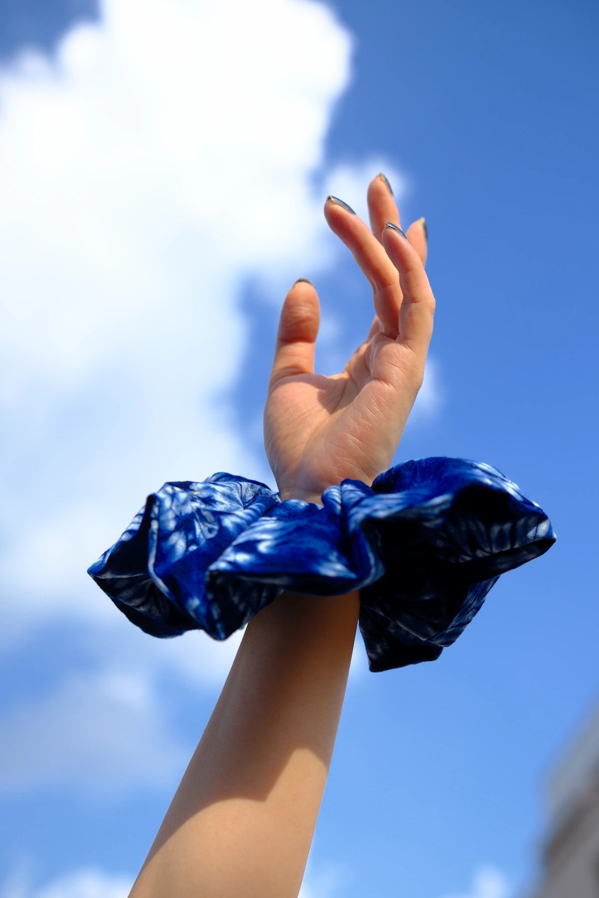 onecolours-wearing-scrunchie-southern-indigo-tie-dye-cotton-sea-swell