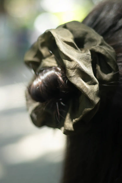 OneColours-lotus-leaf-silk-organza-satin-scrunchie-2