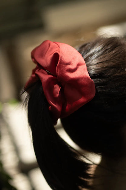 OneColours-sappan-wood-silk-charmeuse-scrunchie