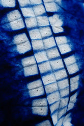 onecolours-southern-indigo-tie-dye-cotton-sea-grapes-fabric-closeup
